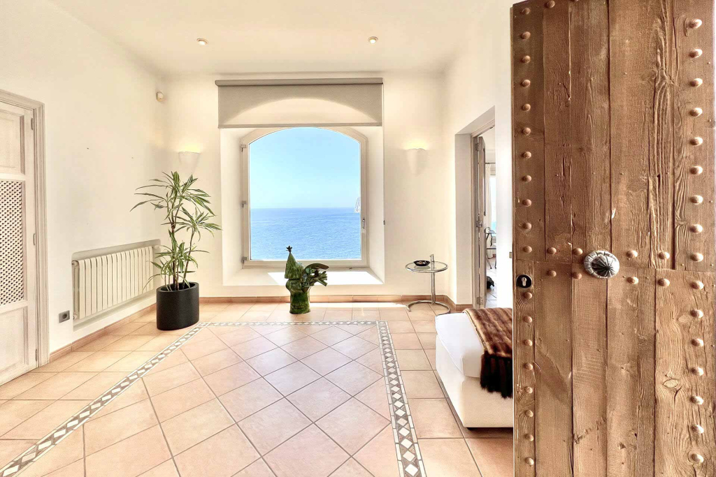 Luxury fronttline villa exclusive sale Mallorca Deluxe